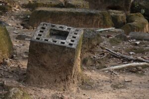 A pedestal at Prasat Chrap © Beyondangkor.org