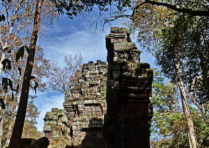 Three Lateriate Ruin Towers at Prasat Chrap © Beyondangkor (2)